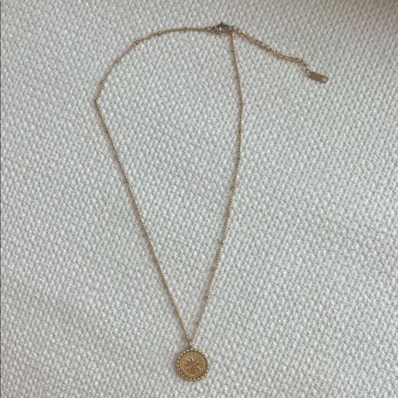 Jewelry - Elegant Gold Pendant Necklace